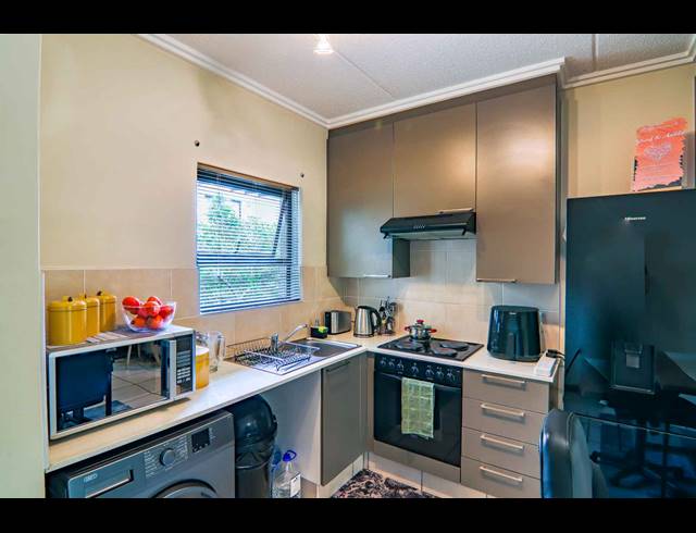 1 BEDROOM APARTMENT FOR SALE IN BRYANSTON